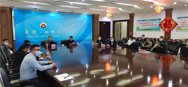 山東科技大學(xué)實(shí)用礦山壓力研究中心主任石永奎教授、郝建博士應(yīng)邀赴龍煤雙鴨山礦業(yè)集團(tuán)進(jìn)行技術(shù)交流